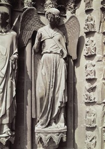 El ángel con una sonrisa, figura de jamba del portal oeste de French School